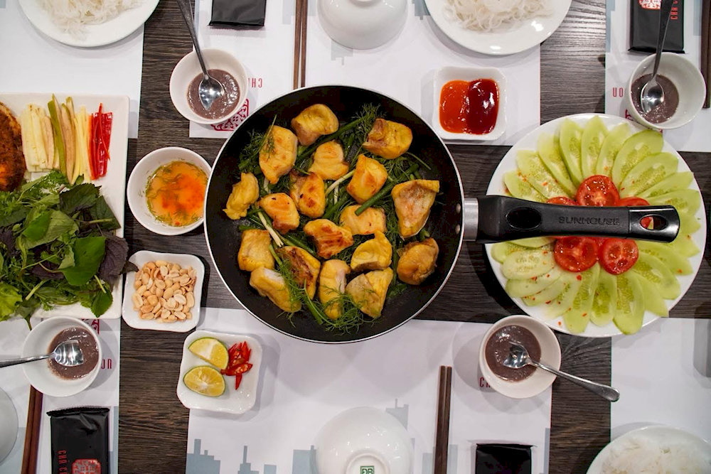 This makes it a great option for gatherings, allowing everyone to enjoy a variety of dishes while sharing the full cha ca experience